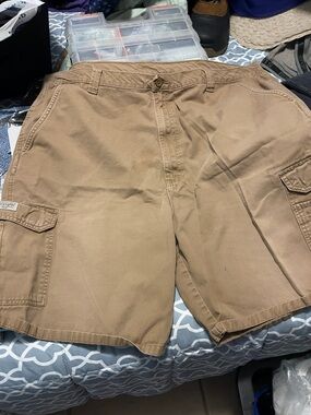 Wrangler Tan Cargo Shorts with Side Pockets